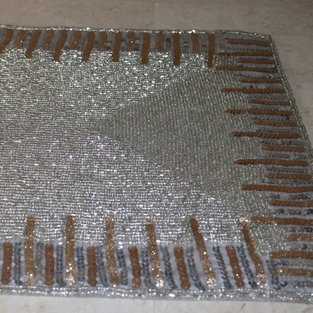 TAHARI HOME BEADED & SEQUINS CENTERPIECE TABLE RUNNER - 13x36 - NEW -SILVER/GOLD - Picture 4 of 7